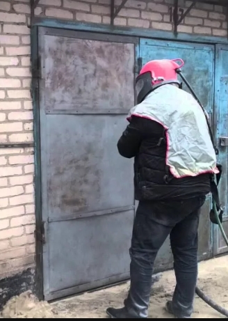 Комплексный уход за воротами очистка и покраска петель